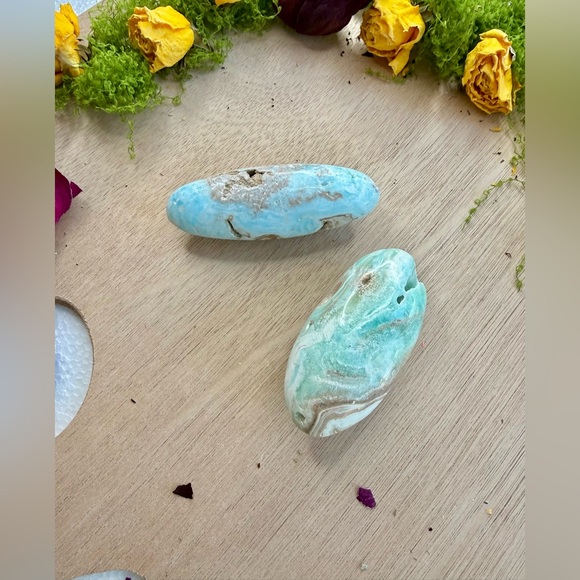 Blue Caribbean Calcite (one) - Picture 4 of 6